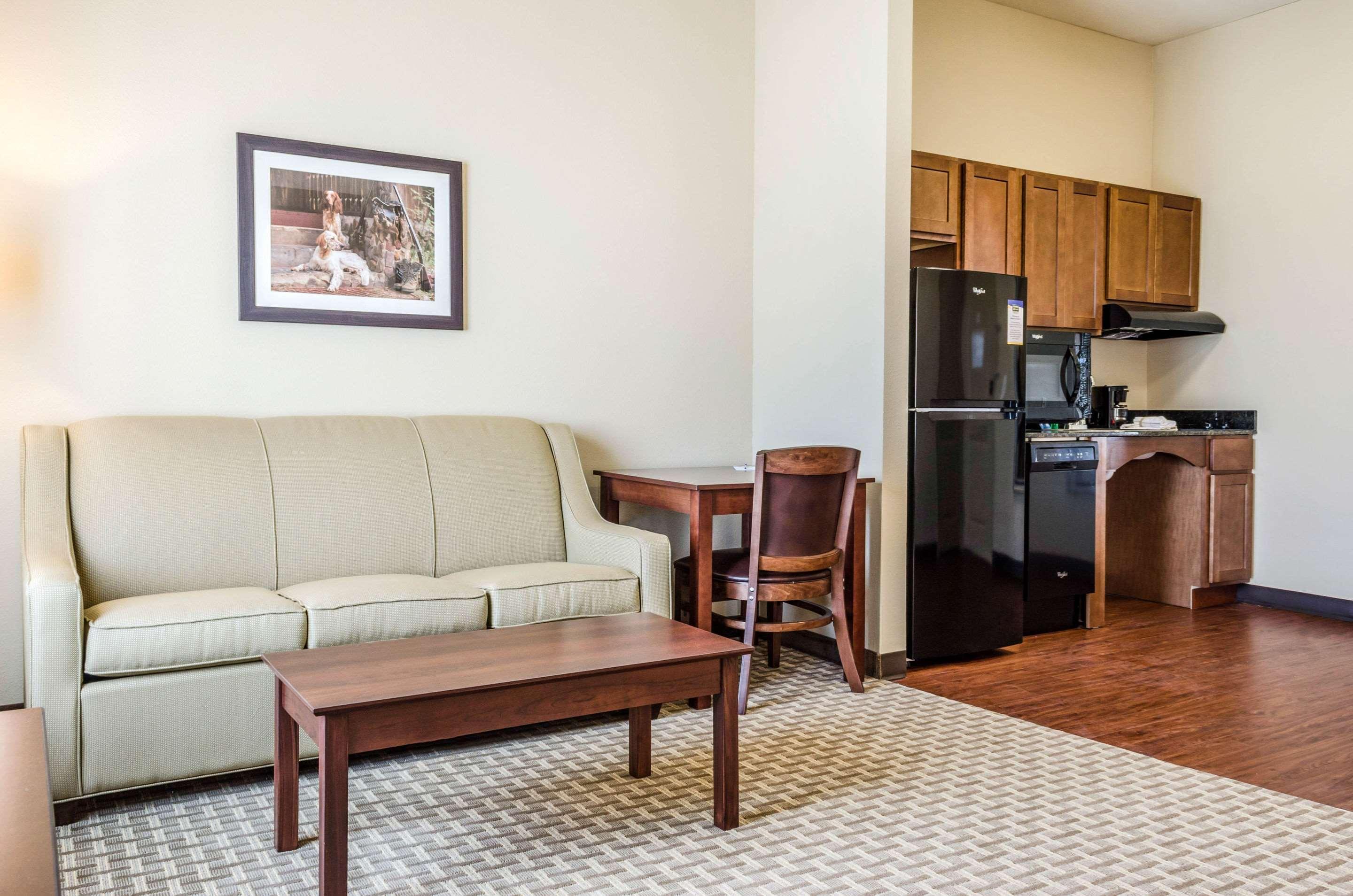 Mainstay Suites Hackberry Sportsman'S Lodge Exteriör bild