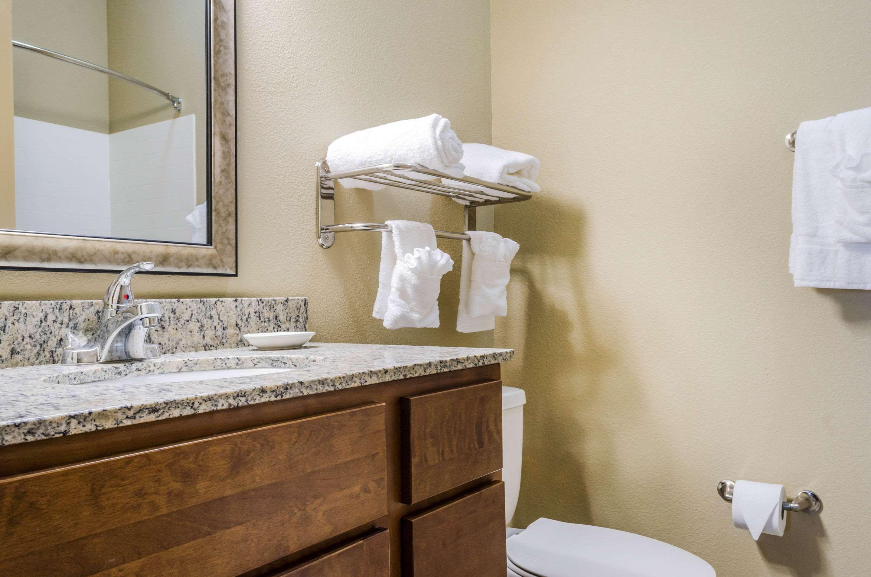 Mainstay Suites Hackberry Sportsman'S Lodge Exteriör bild